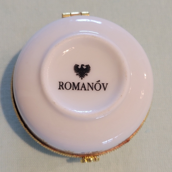 VINTAGE ROMANOV HINGED TRINKET BOX WITH LID. - Picture 3 of 6